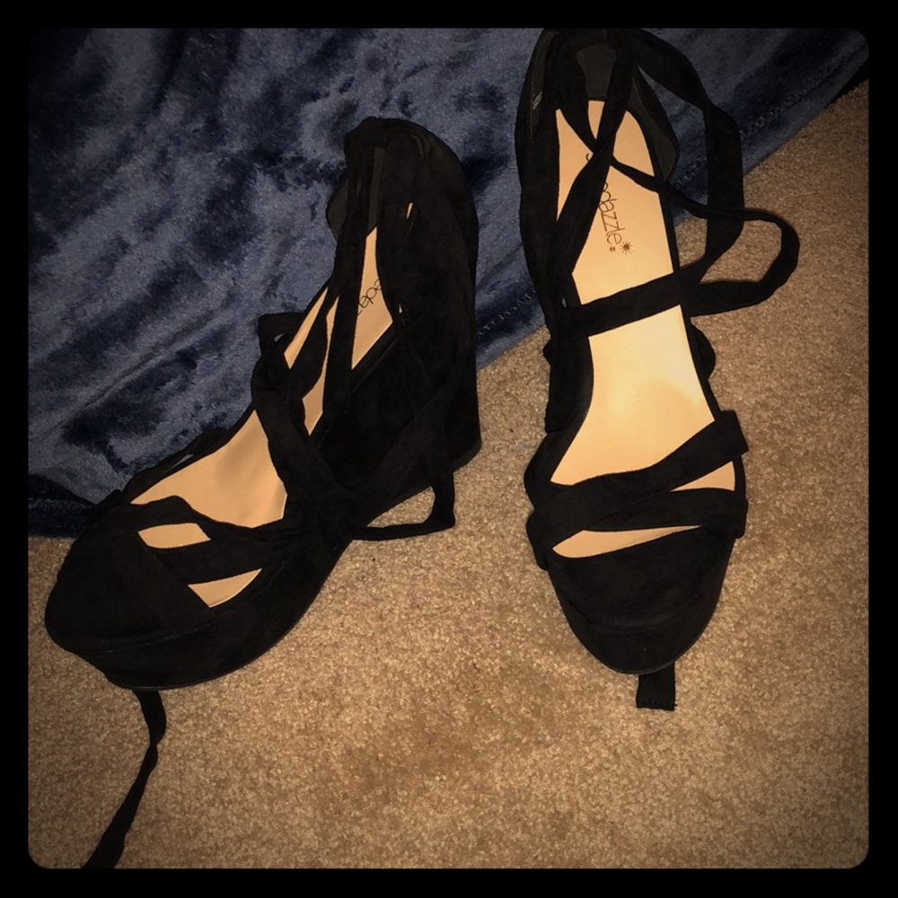 Black wedges